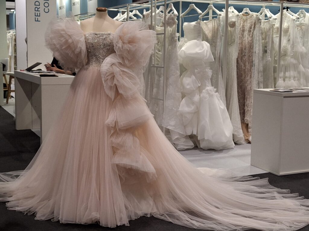 Abito da sposa in tulle rosa
